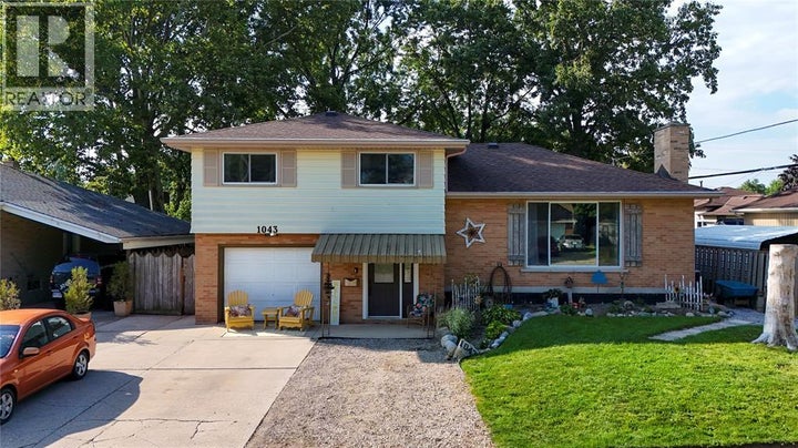 Photo 1 of 44 — 1043 Talfourd STREET, Sarnia, ON N7S 1C7