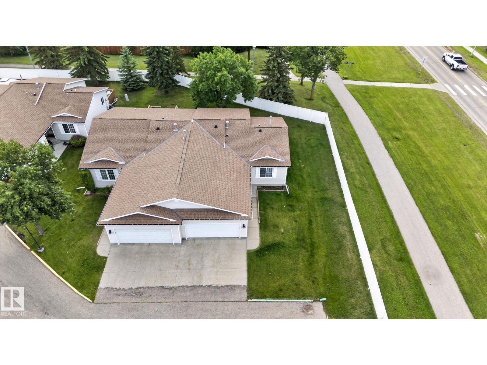 8146 27 AV NW