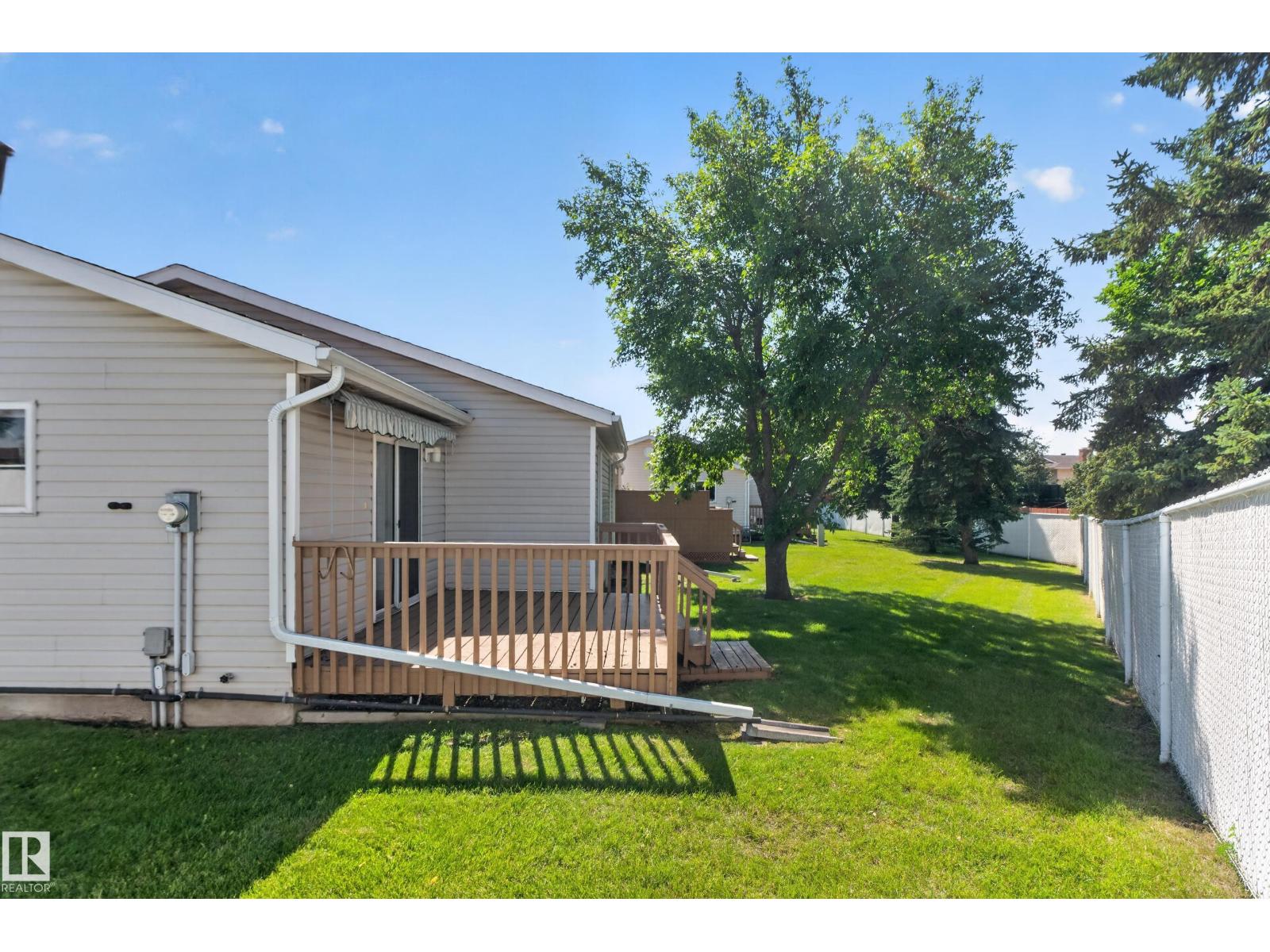 8146 27 AV NW