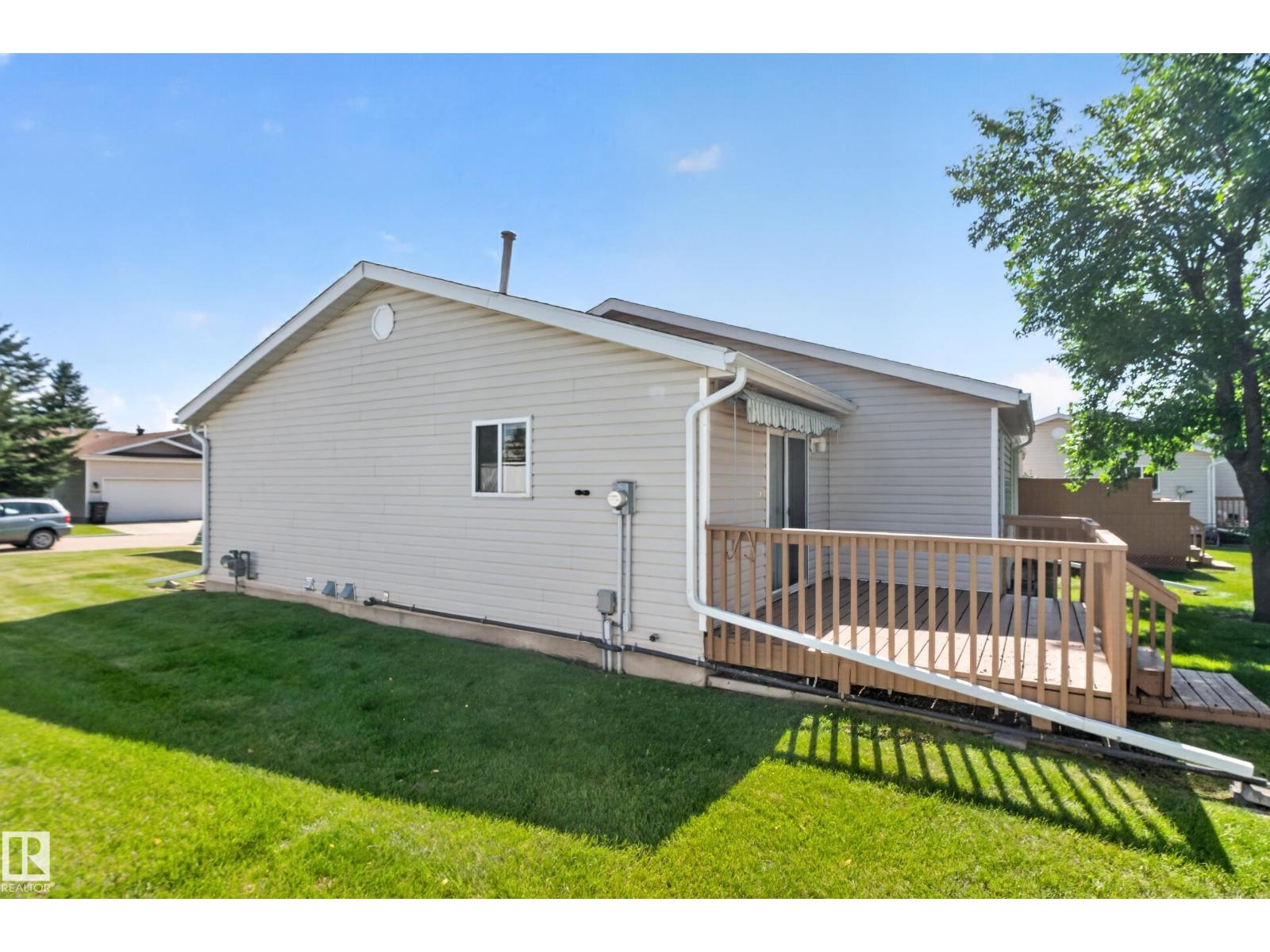 8146 27 AV NW