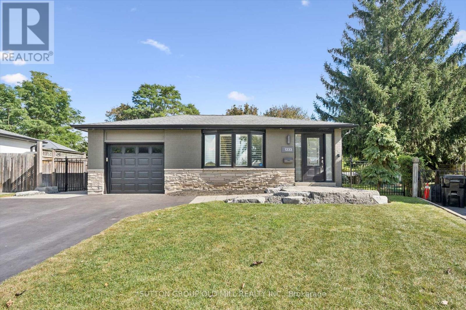 1233 MICHAEL CRESCENT