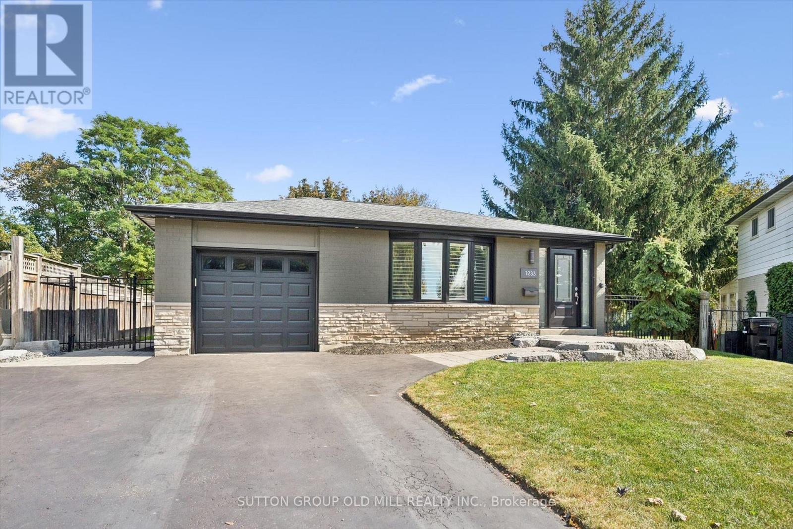 1233 MICHAEL CRESCENT