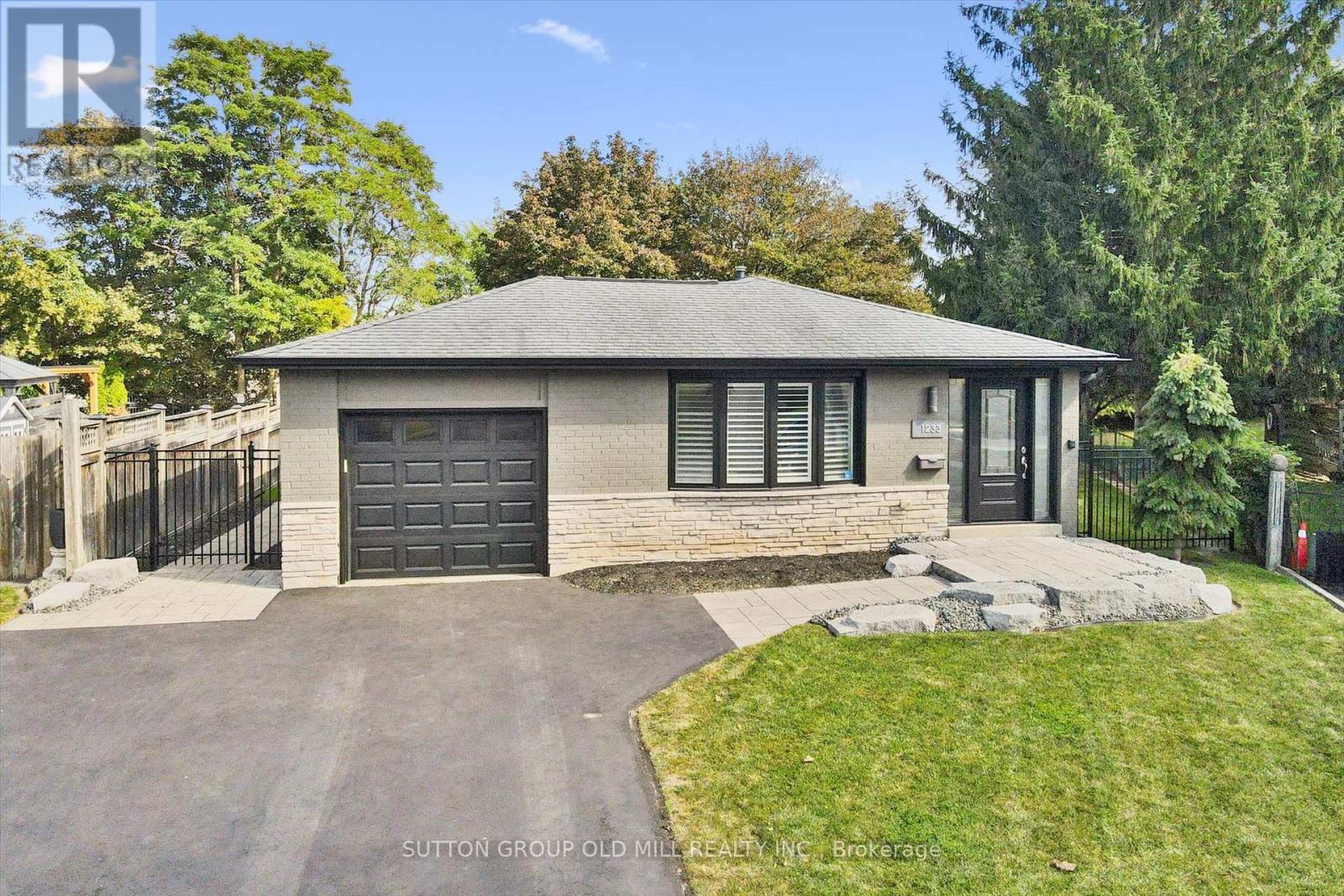 1233 MICHAEL CRESCENT