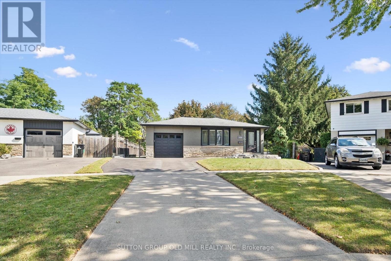 1233 MICHAEL CRESCENT