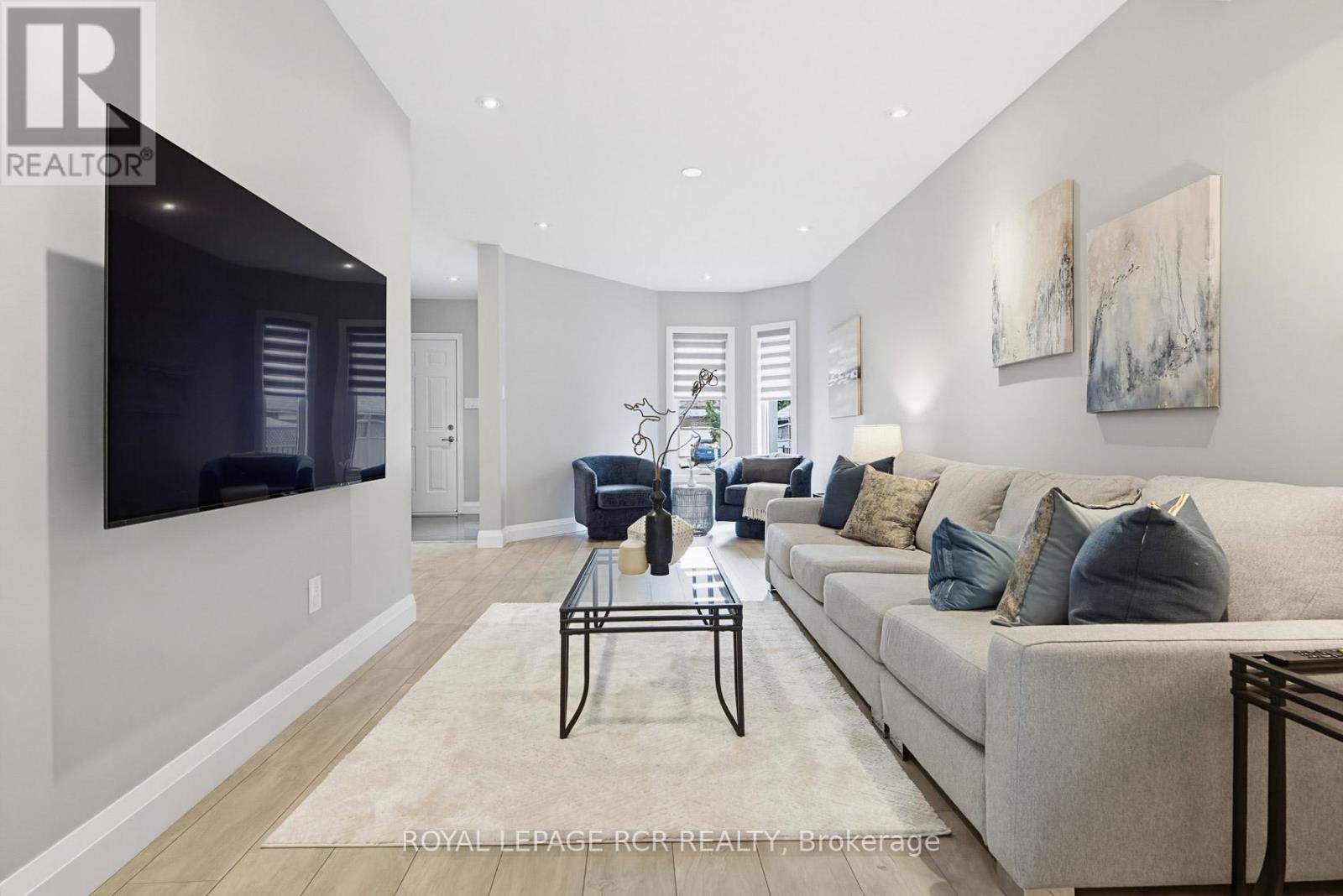 42 ARCHBURY CIRCLE