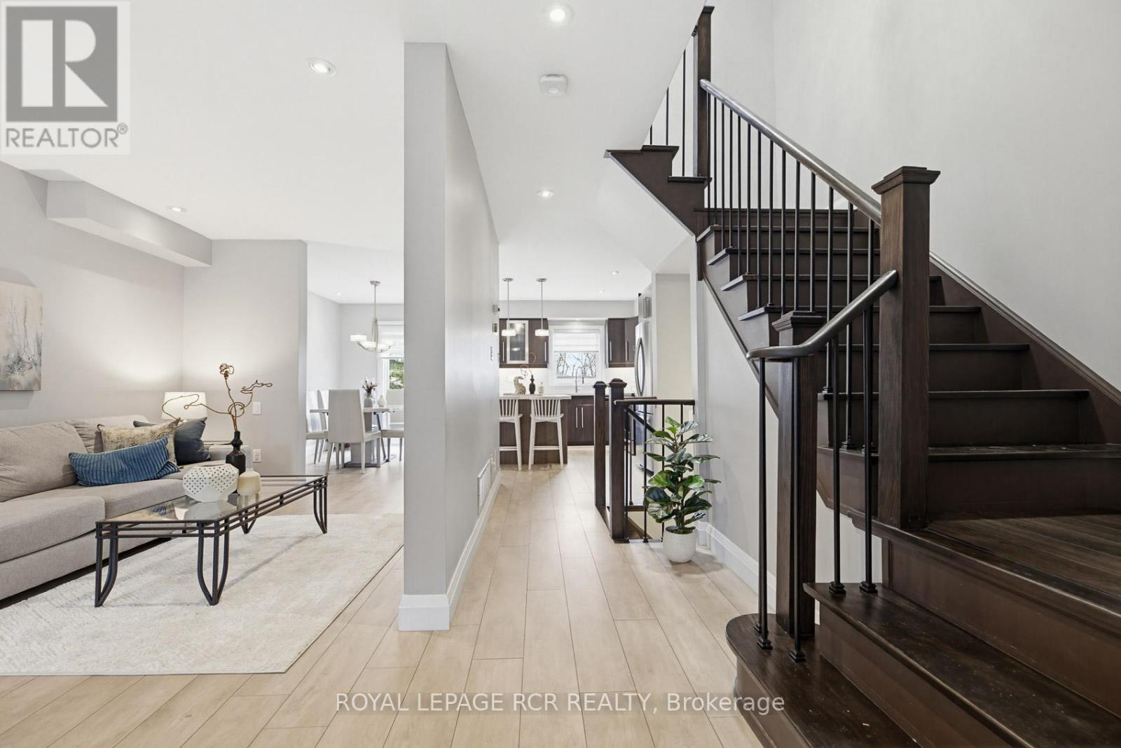 42 ARCHBURY CIRCLE