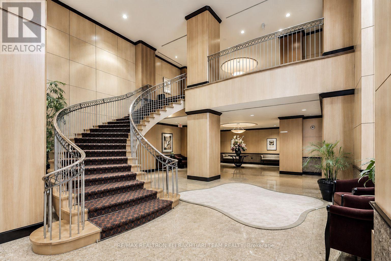 502 - 85 SKYMARK DRIVE
