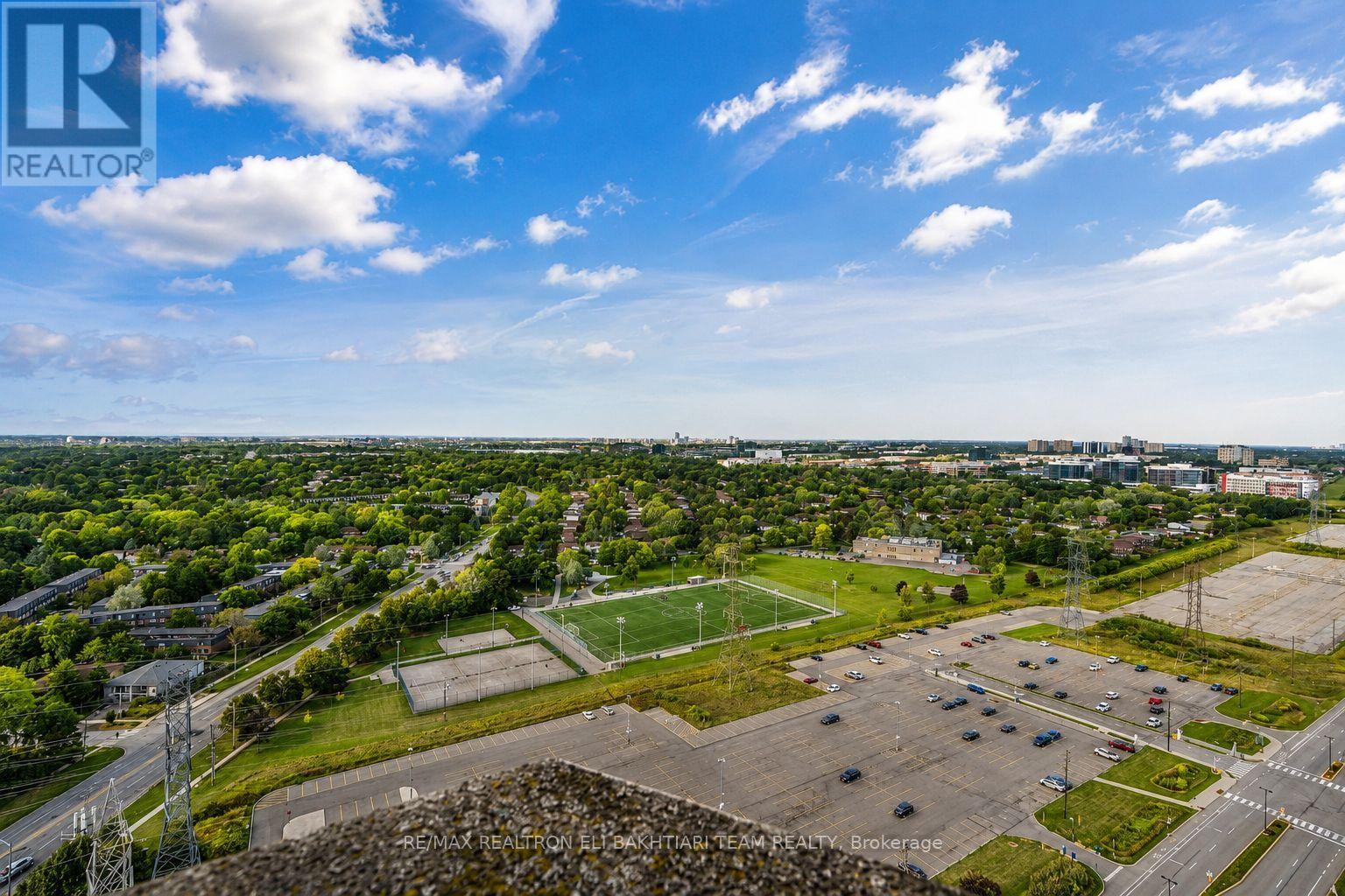 502 - 85 SKYMARK DRIVE