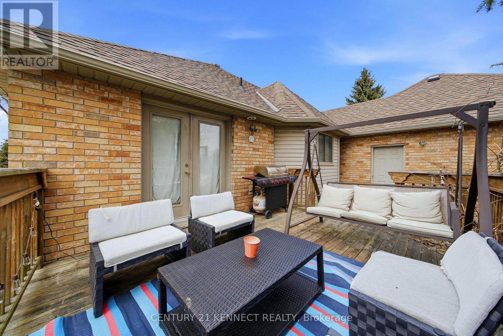 6 LAING COURT