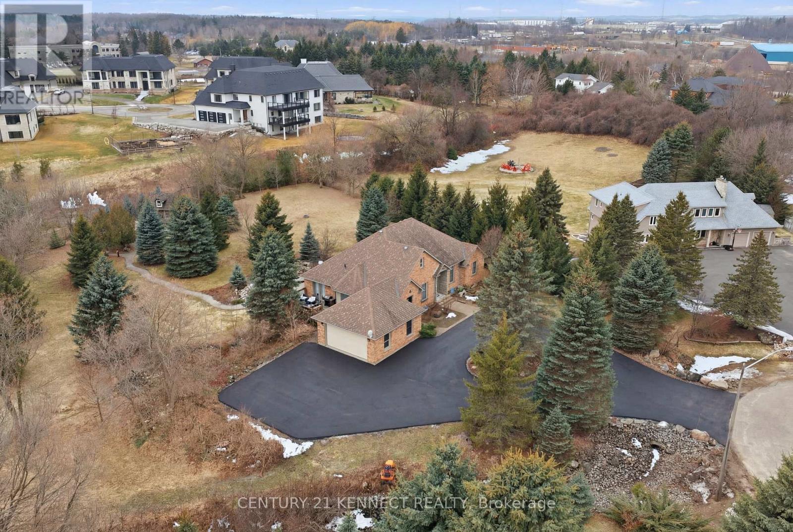 6 LAING COURT