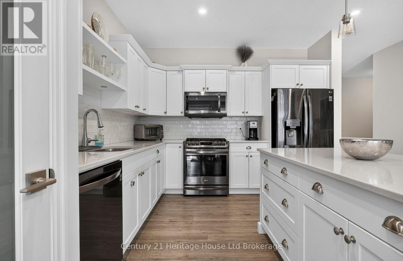 16 HUNTLEY AVENUE