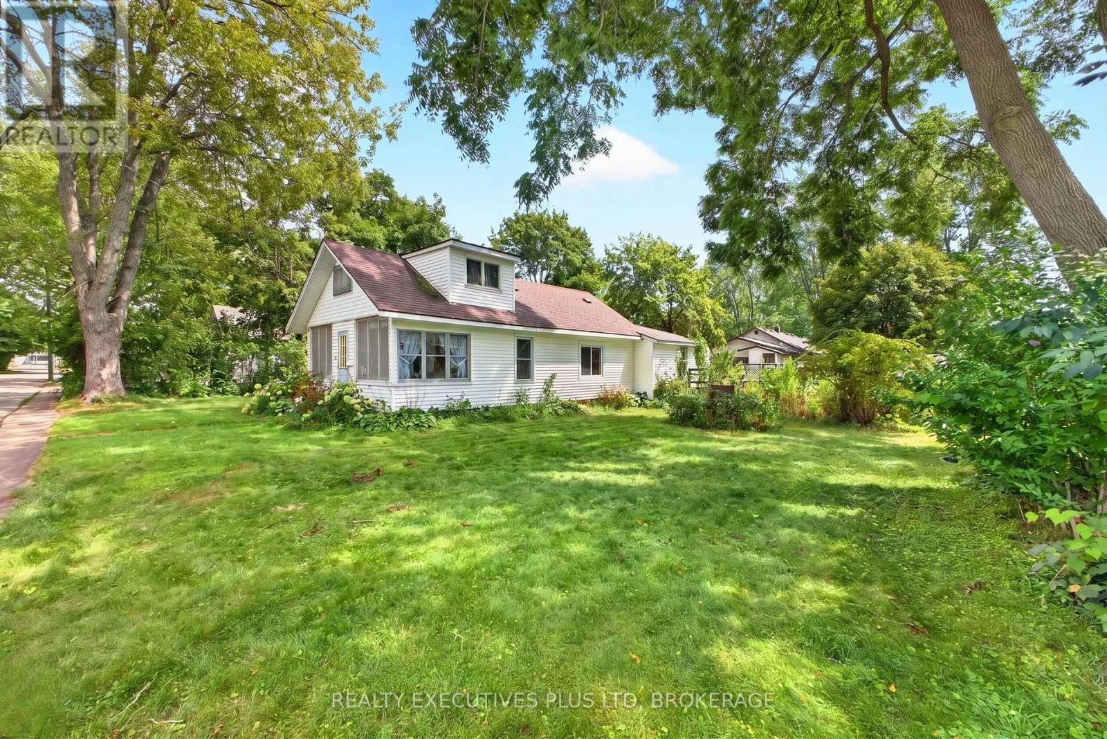 3907 ALEXANDRA ROAD