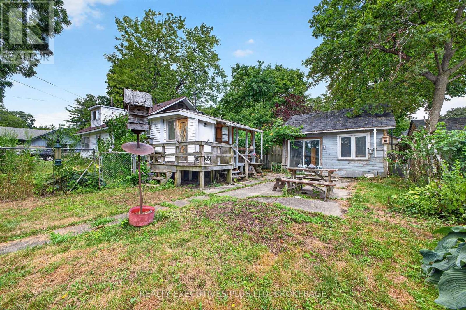 3907 ALEXANDRA ROAD