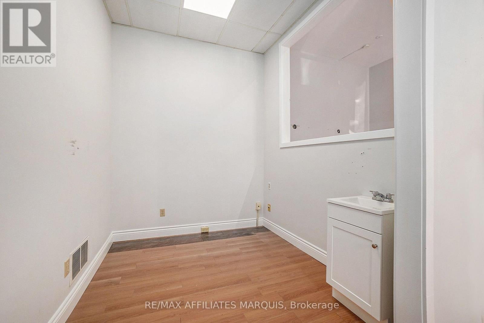 23C - 21 WILSON STREET W