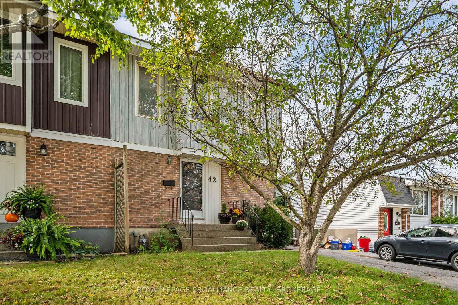 42 WYCLIFFE CRESCENT