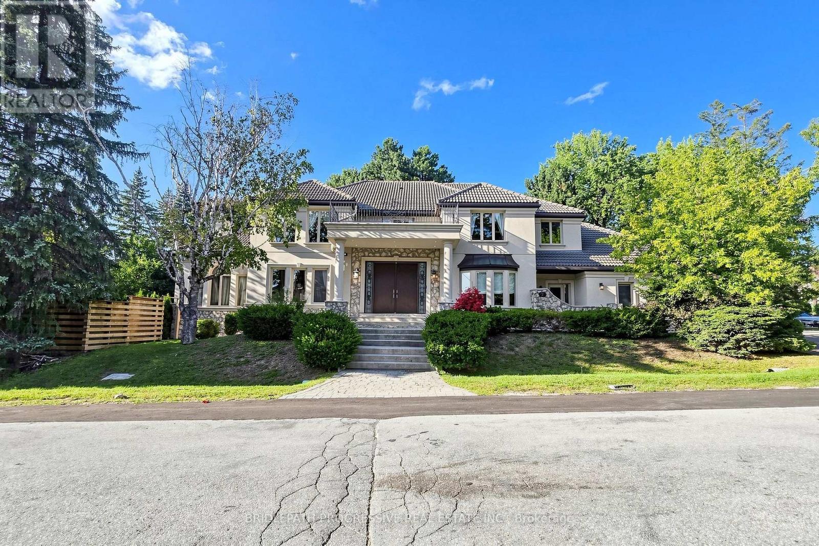 2 THORNLEA COURT