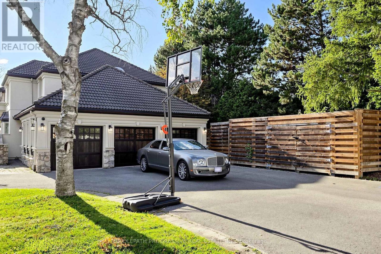 2 THORNLEA COURT
