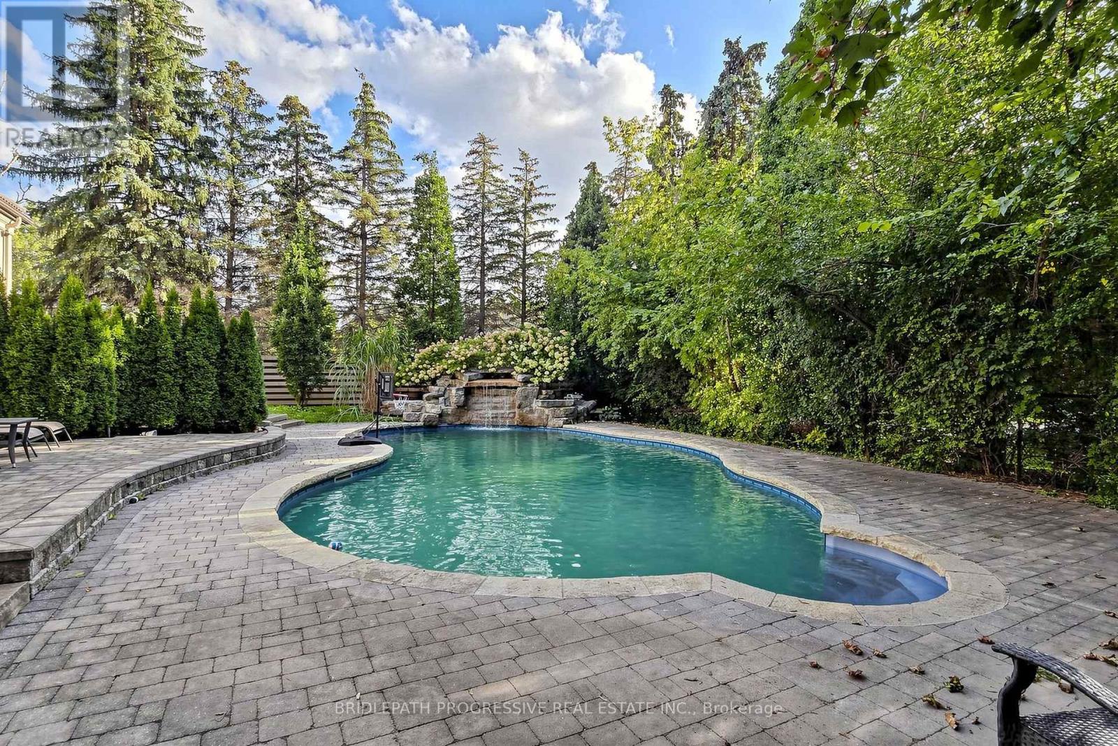 2 THORNLEA COURT