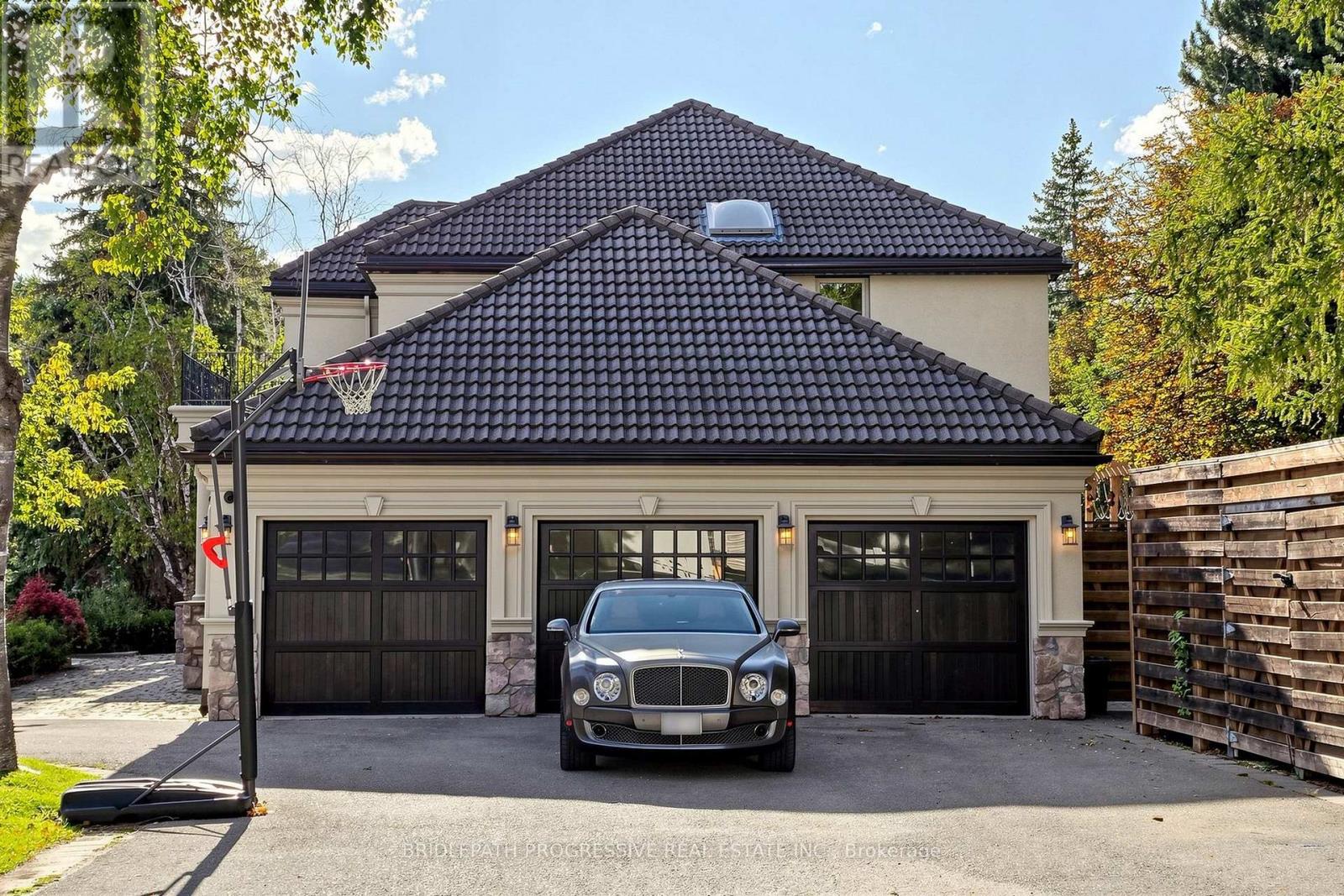 2 THORNLEA COURT