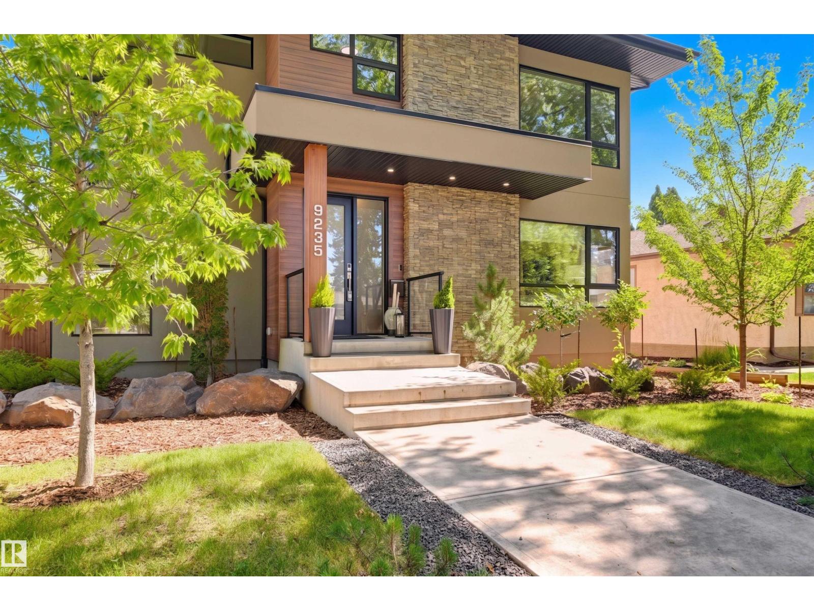 9235 148 ST NW