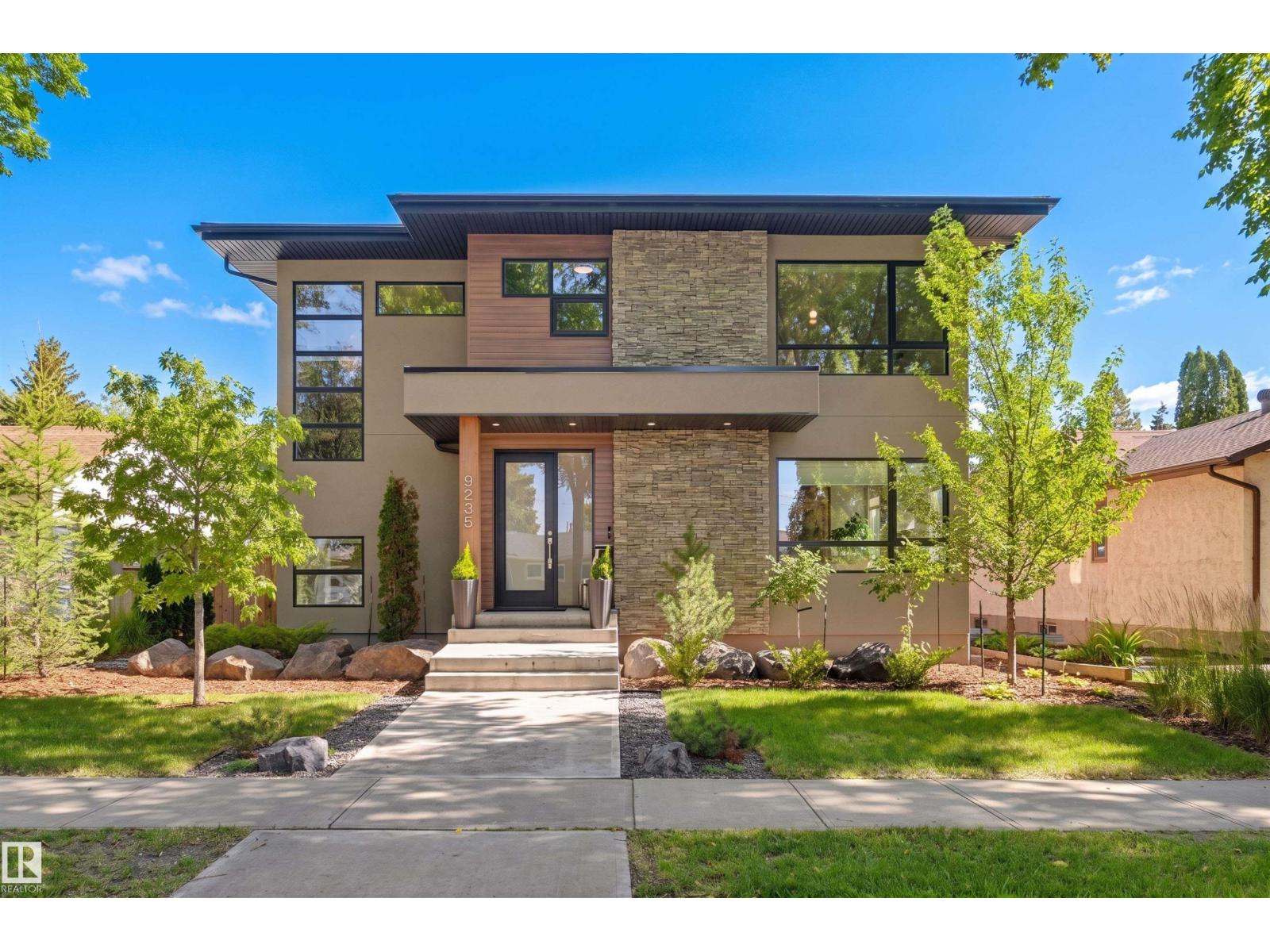 9235 148 ST NW