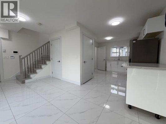 3 - 1052 E 50 Ave, Vancouver, BC 2