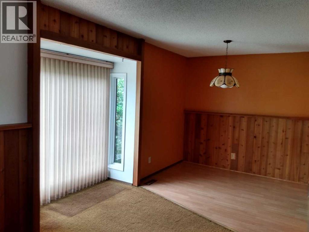 100 Doverglen Crescent SE