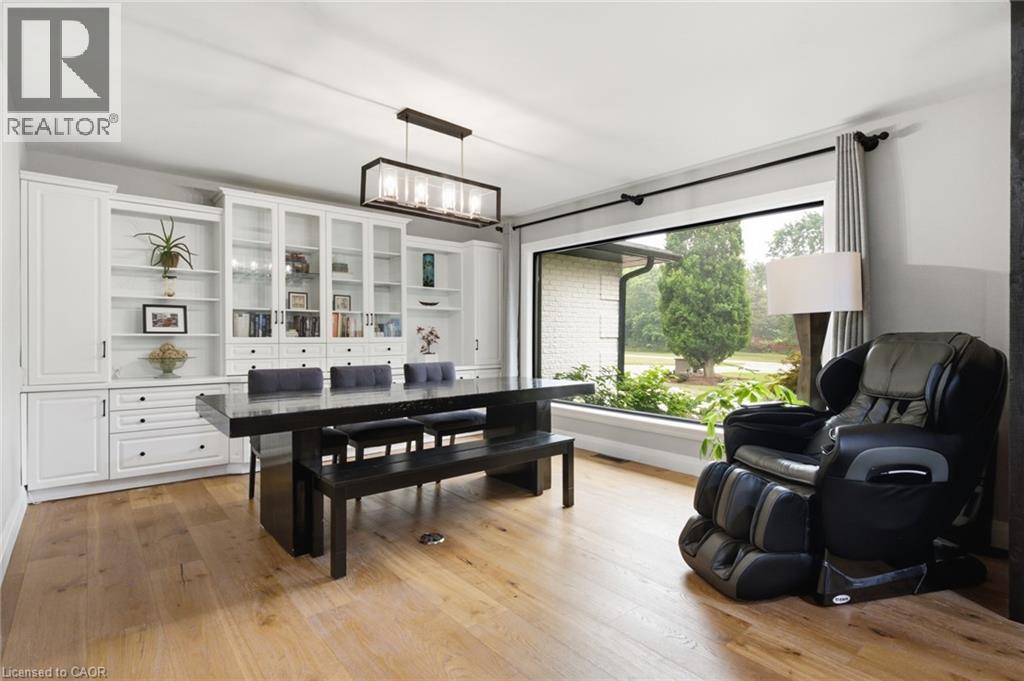 8 SQUIRE Court