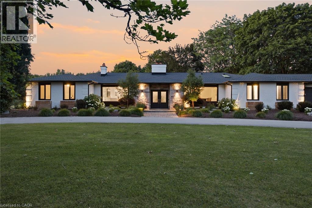 8 SQUIRE Court