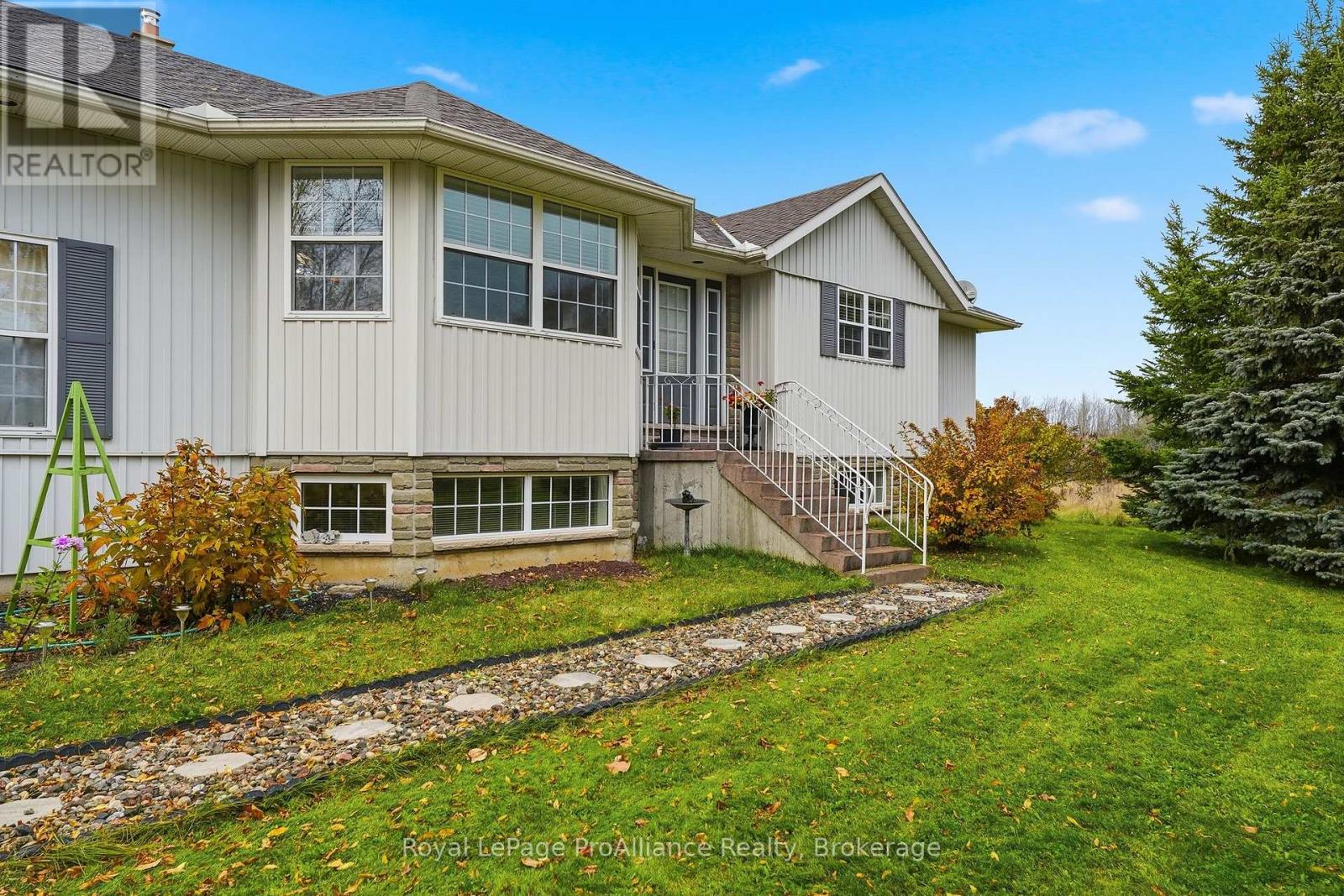 3158 VICTORIA ROAD