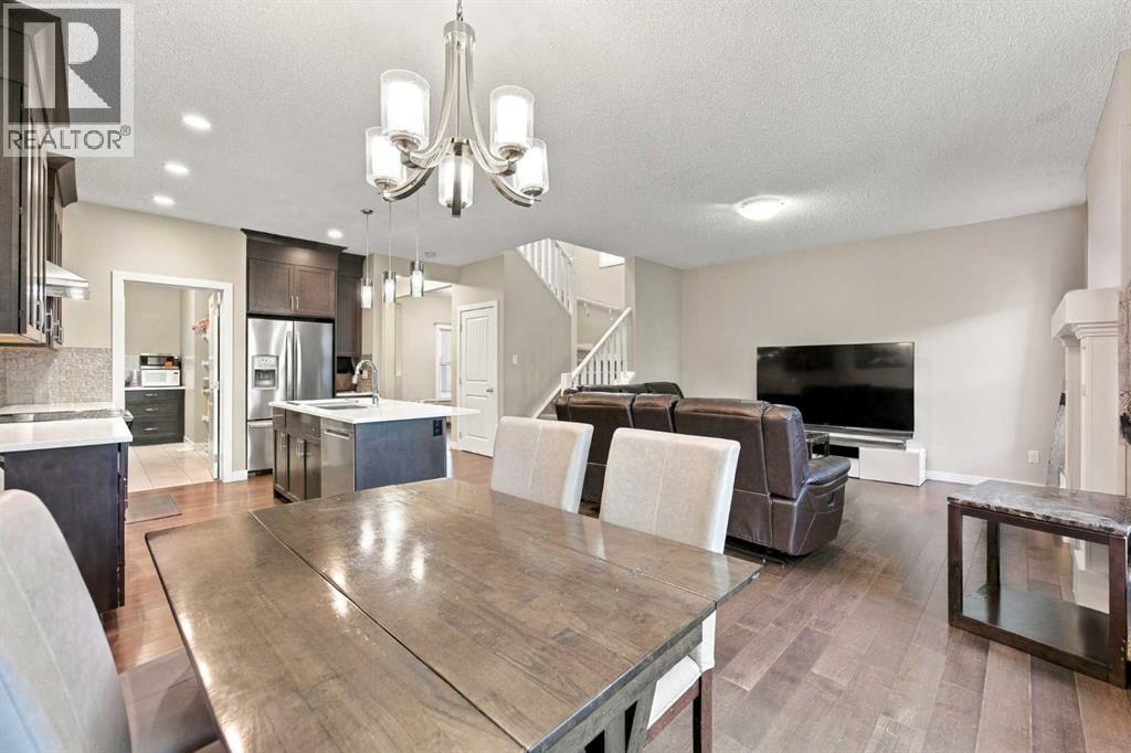 242 Savanna Close NE