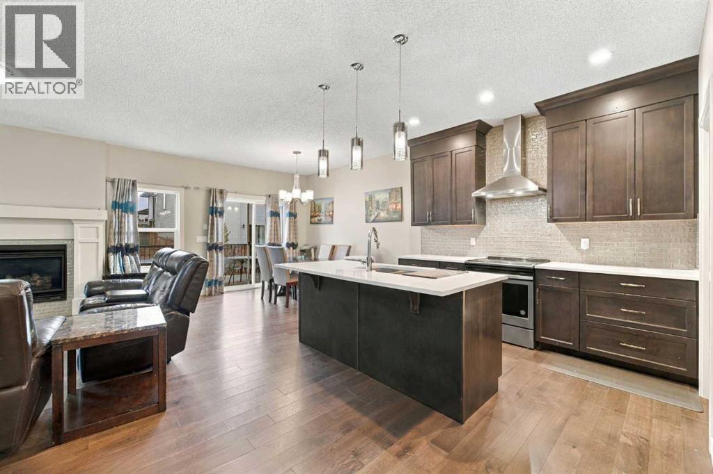 242 Savanna Close NE