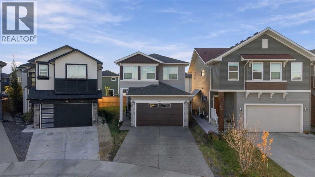 242 Savanna Close NE