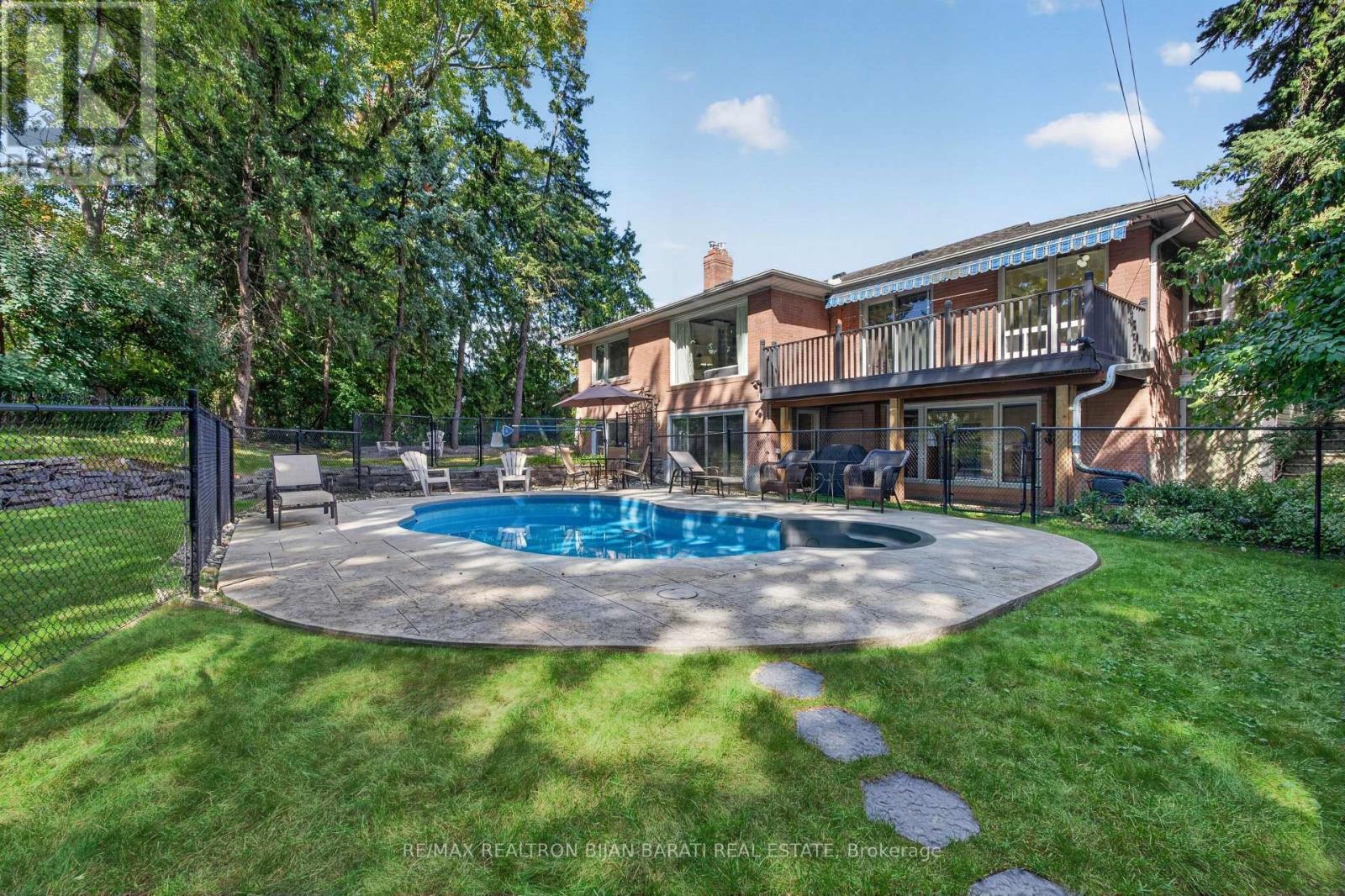 22 BRUCEDALE CRESCENT