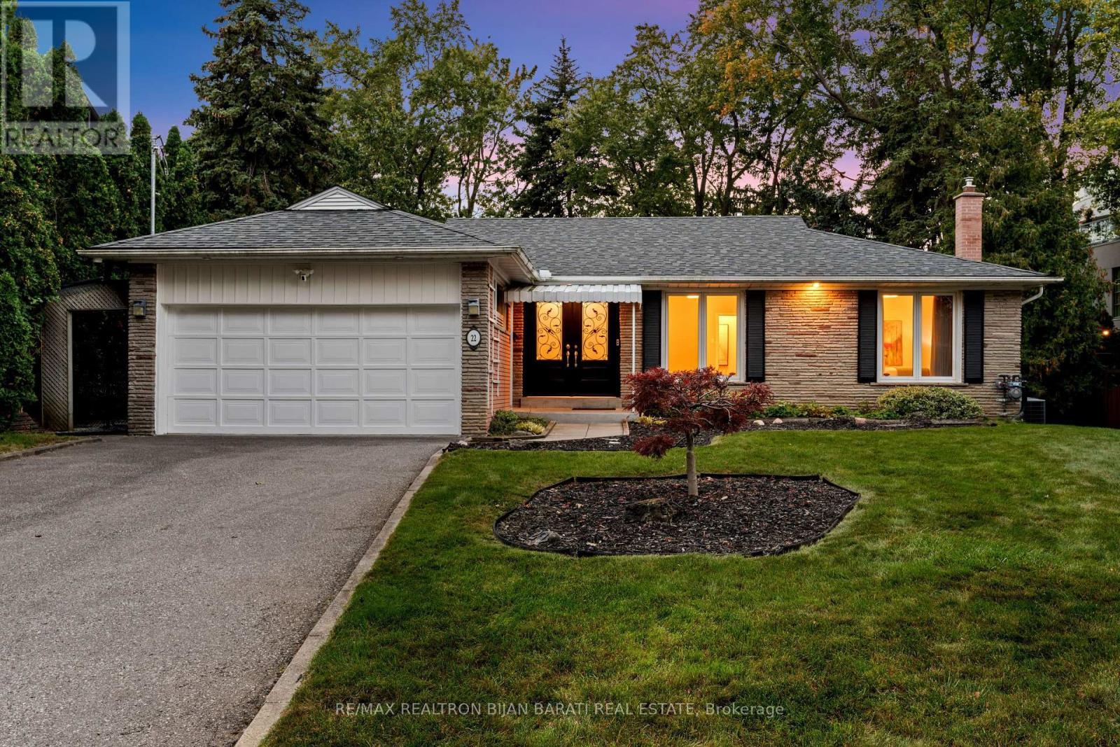 22 BRUCEDALE CRESCENT