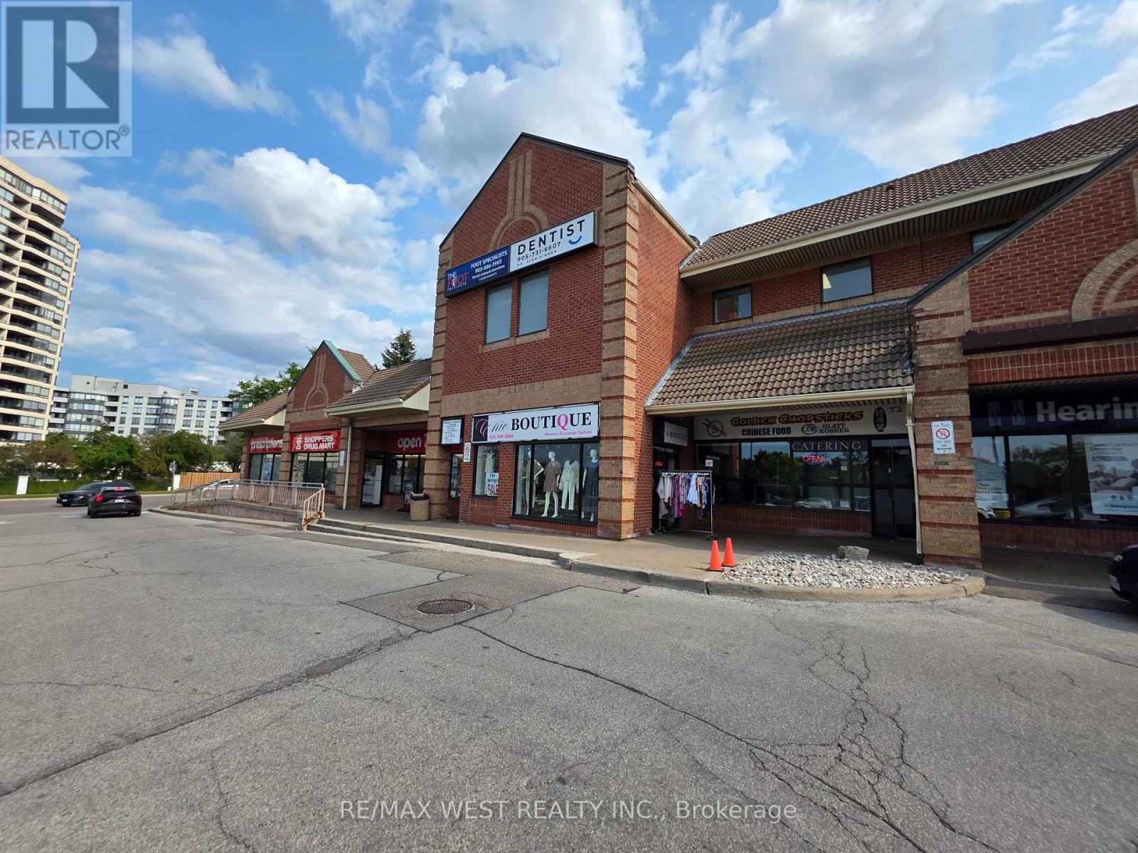 16A - 441 CLARK AVENUE W