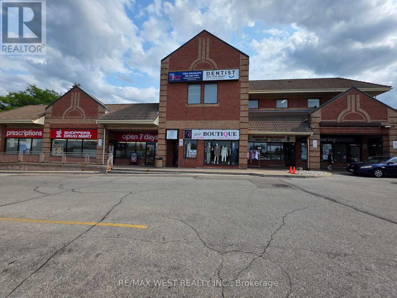 16A - 441 CLARK AVENUE W