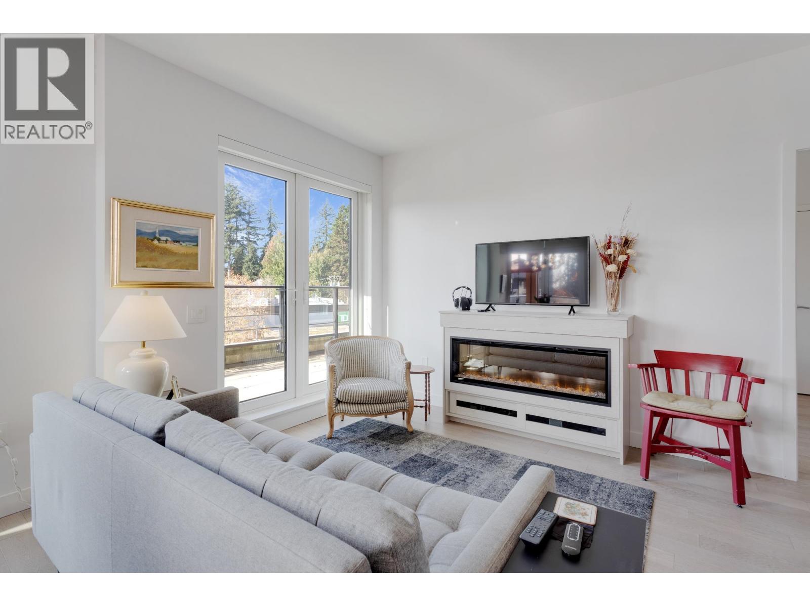 206 3220 CONNAUGHT CRESCENT