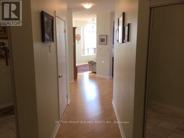 909 - 1359 RATHBURN ROAD E