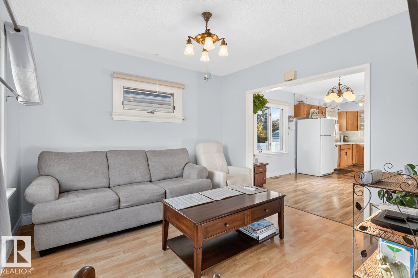 6 MONT CLARE PL