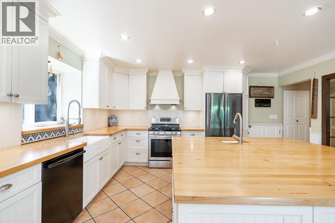4346 CAPILANO ROAD