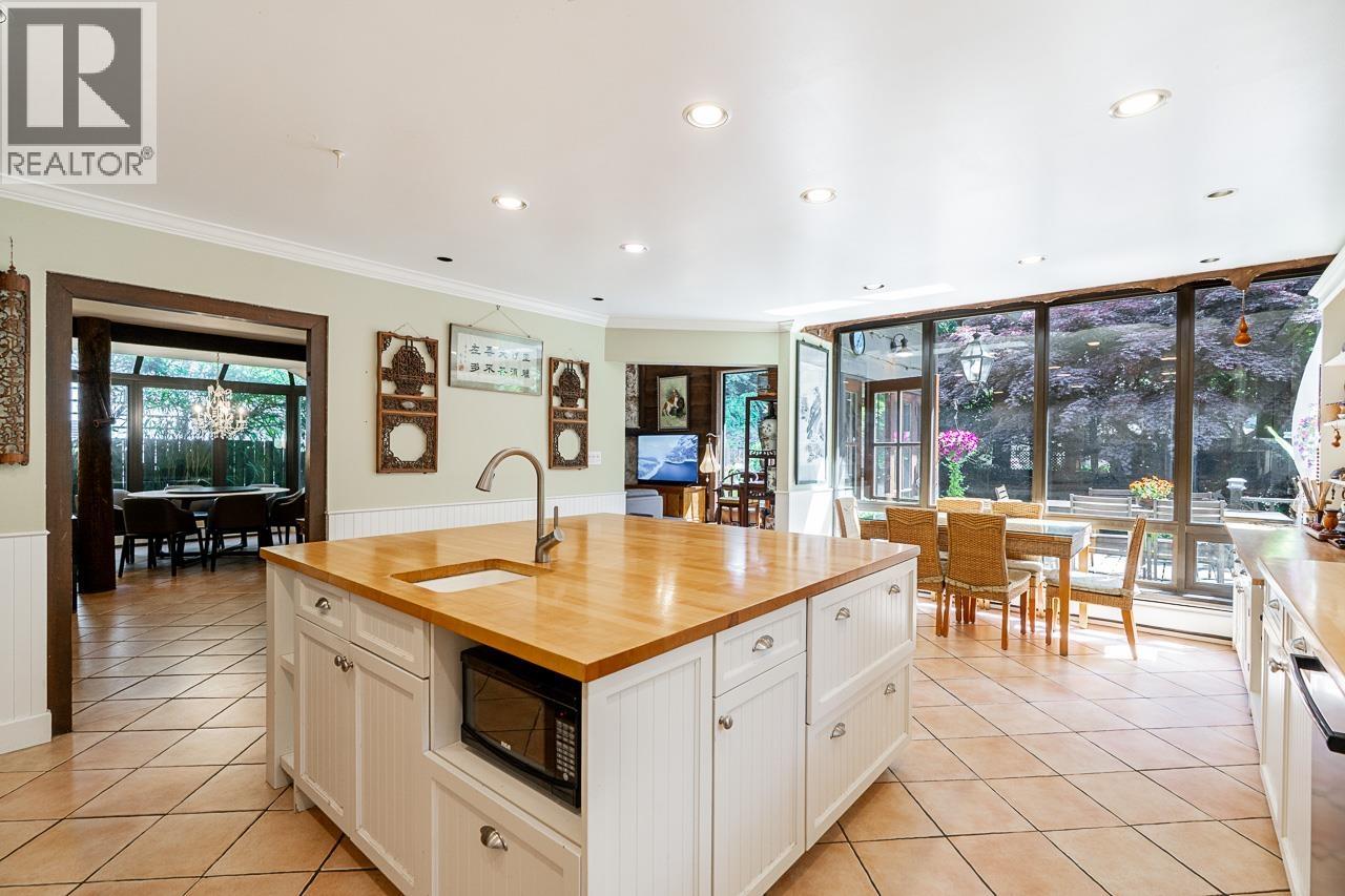 4346 CAPILANO ROAD