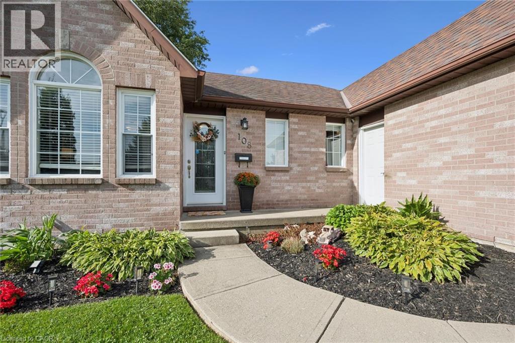 108 CANROBERT Street