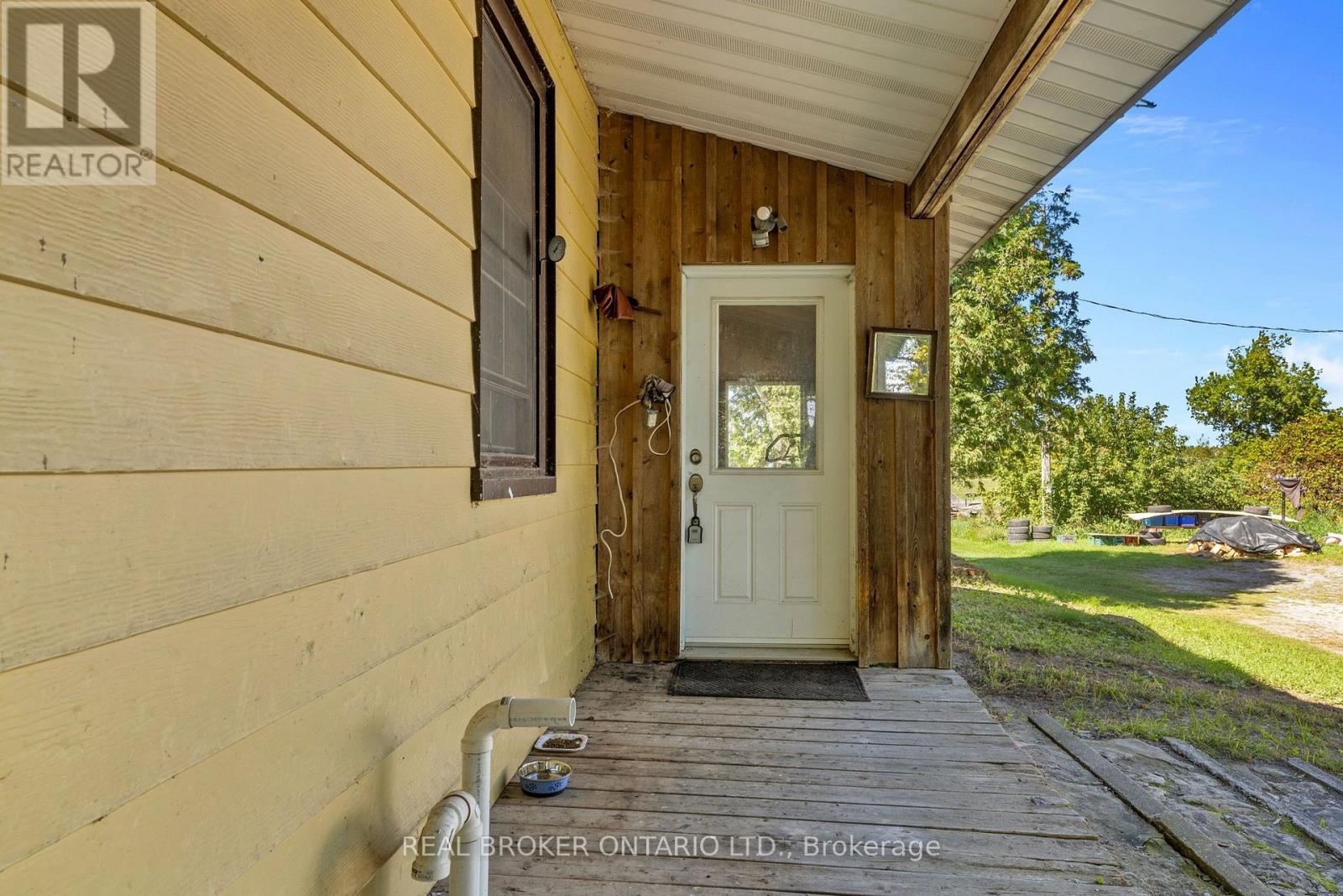 875 SNOWDONS CRNRS ROAD
