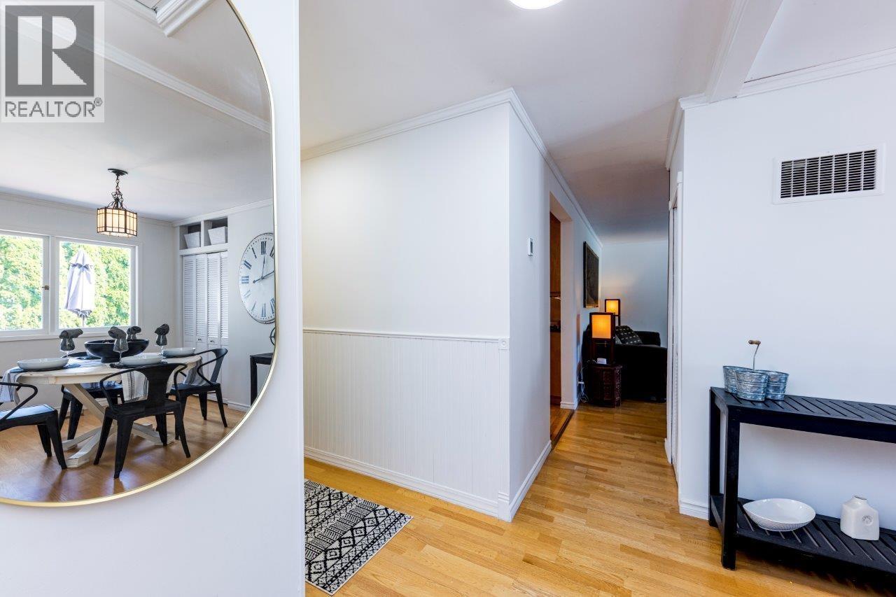 1140 PINEWOOD CRESCENT
