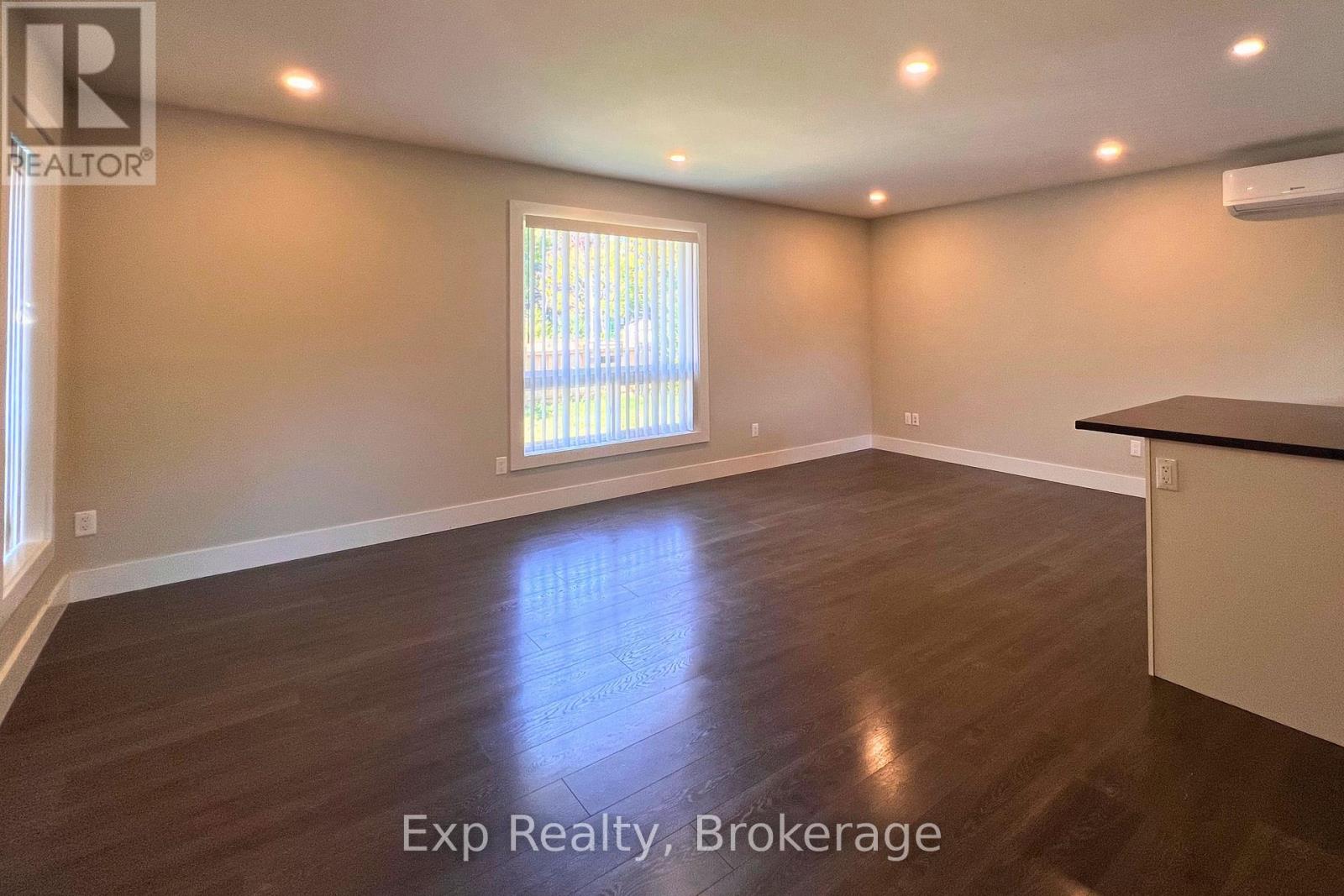 UNIT B - 20 MUNRO AVENUE