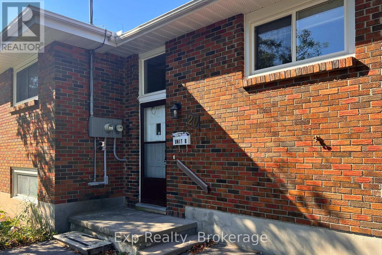 UNIT B - 20 MUNRO AVENUE