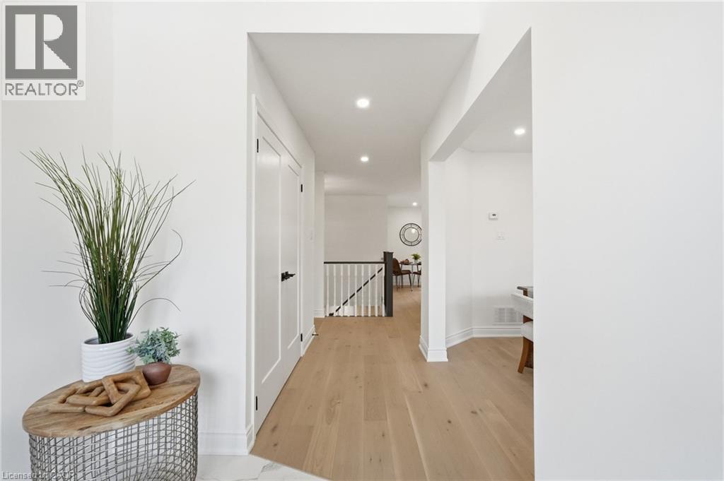 84 RILEY Street