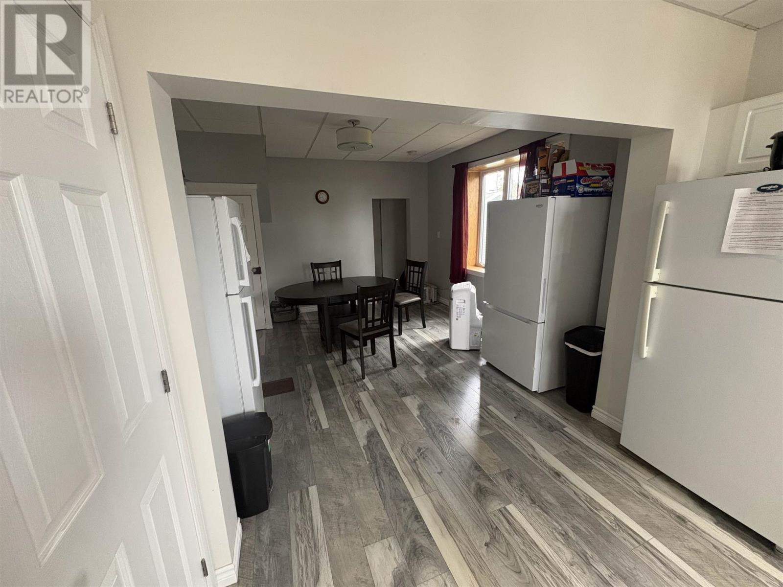 28 Aberdeen ST S - Photo 3