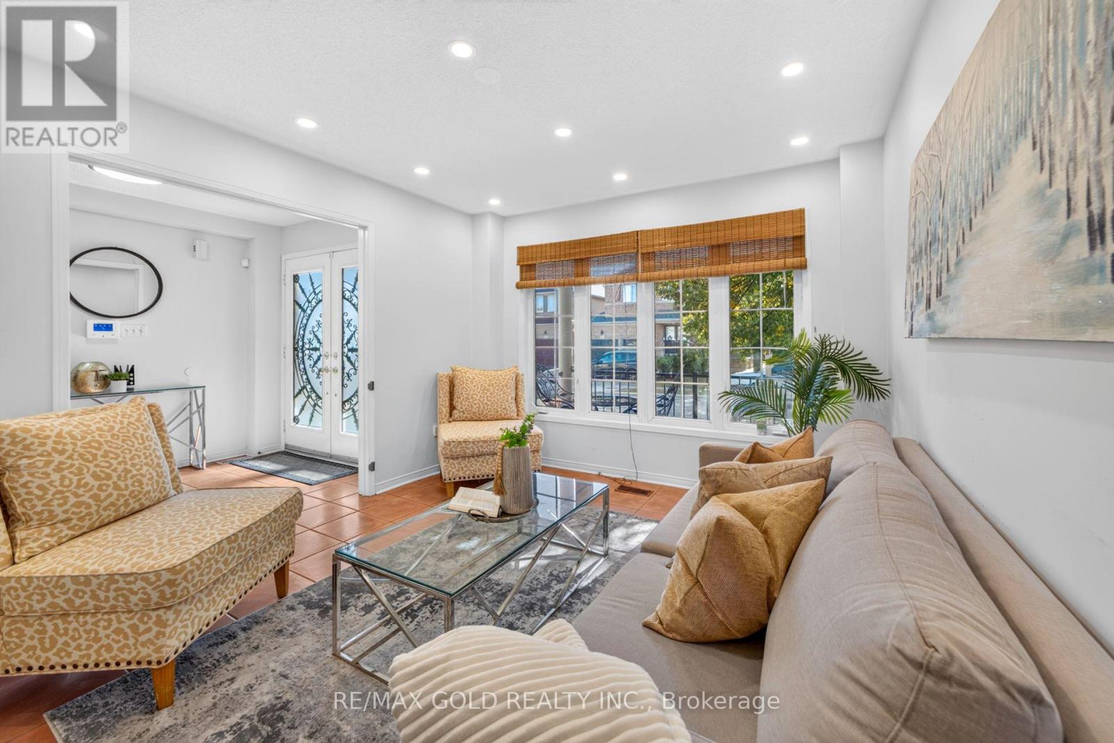 19 BRIARDALE ROAD